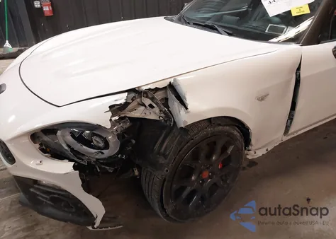 2020 Fiat 124 Spider Abarth z USA, uszkodzony, nr VIN JC1NFAEK2L0144266